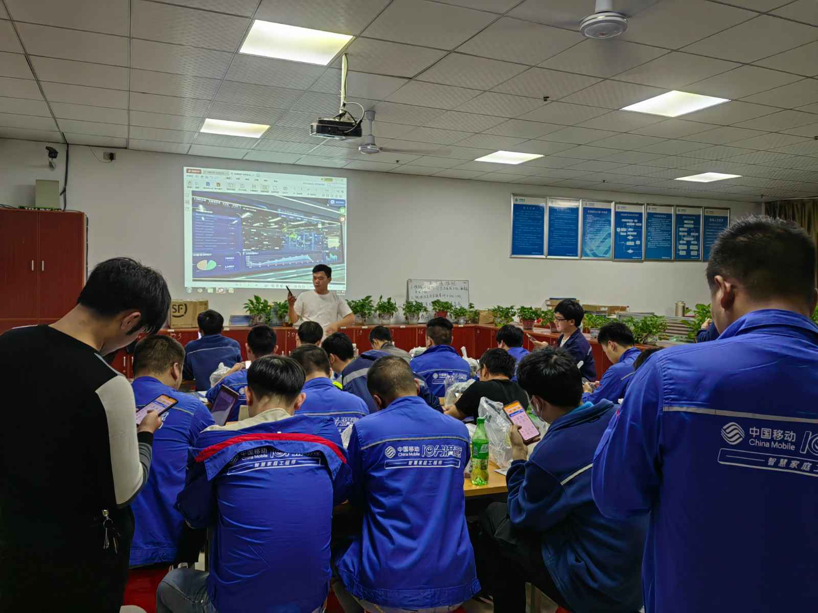 华体会平台-华体会(中国)为中移铁通有限公司安全用电培训